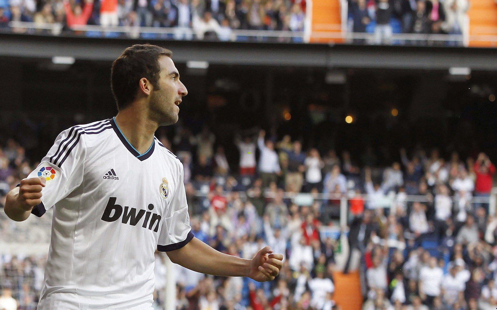 曼联随队记者揭示门将短板，曼城双星闪耀，红魔三门平庸引深思